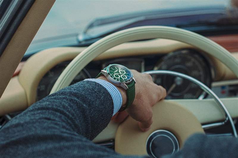 Raymond Weil佩戴Freelancer7741綠色計時腕表-復刻表