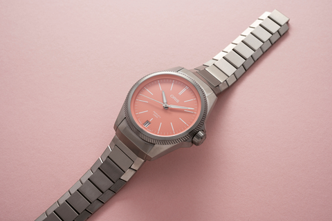 多色彩可選，好搭配又俐落的當代都會飛行表！-復刻表