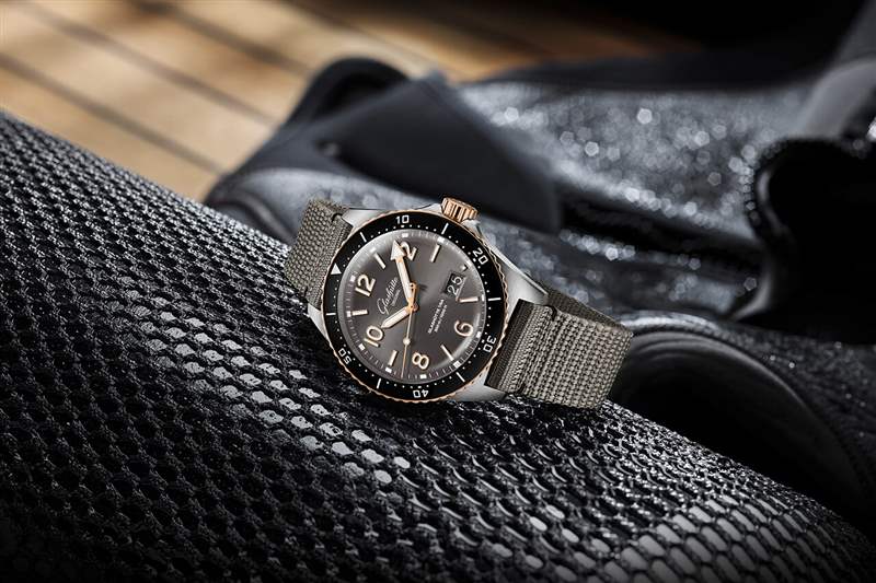 格拉蘇蒂原創(chuàng)1-36-13-04-90黃金款-復(fù)刻表