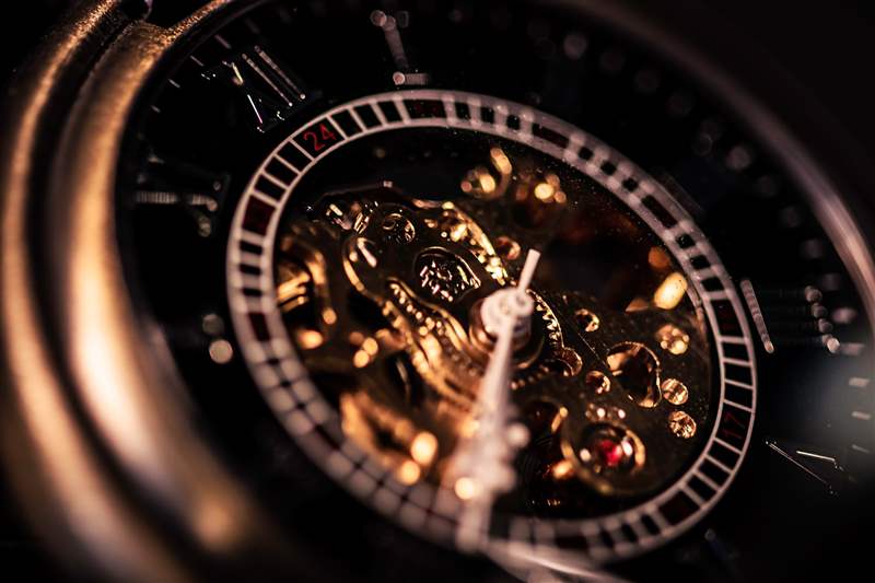 (圖片來源:@Lucas Santos/Unsplash) 讓時間永留情感與回憶鐘表收藏家細(xì)數(shù)三十年珍藏冷知識-復(fù)刻表