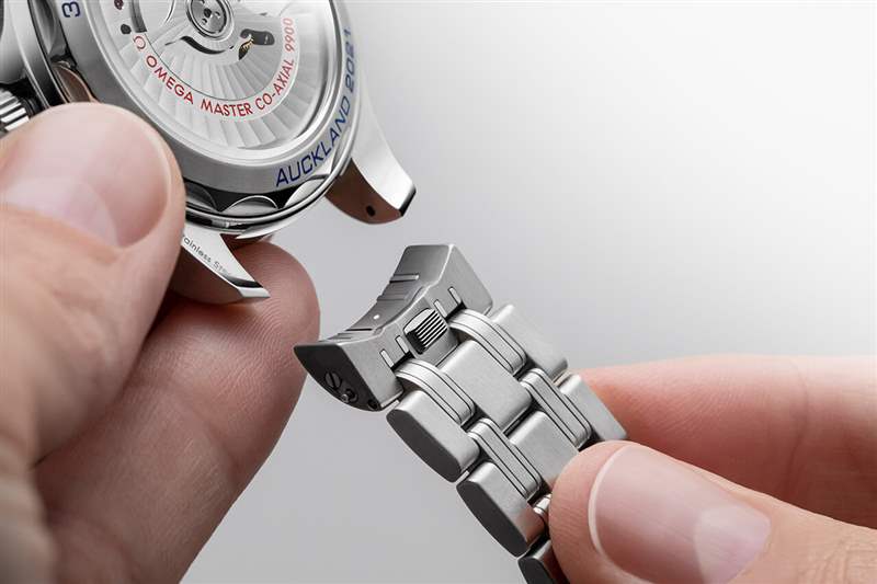 歐米茄海馬300米《美國杯》紅藍(lán)特別款計時腕表-復(fù)刻表