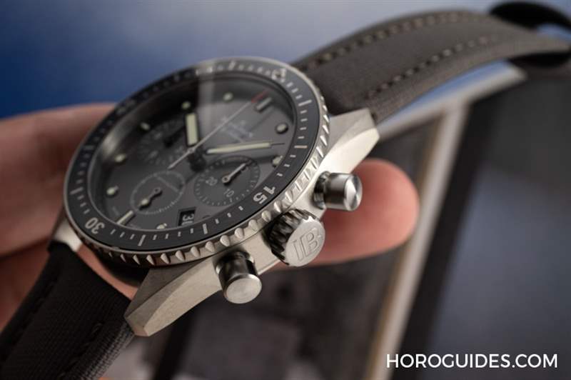 18K紅金藍(lán)面、23級鈦灰面，Blancpain五十噚深潛器飛返計時碼表兩款延伸新作-復(fù)刻表