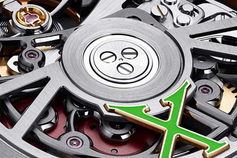 日內(nèi)瓦工匠讓Adam Levine的勞力士迪通拿在黑暗中完全發(fā)光-復刻表