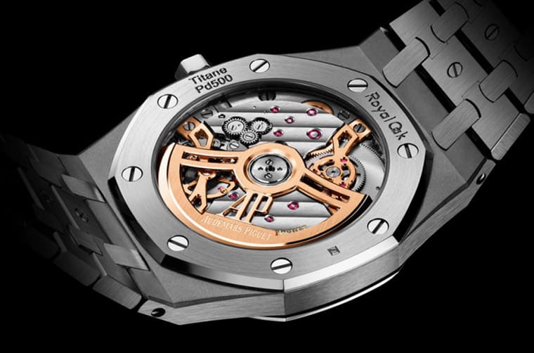 皇家橡樹Jumbo超薄表漸層紅面很吸睛連表殼材質(zhì)都有新組合-復(fù)刻表