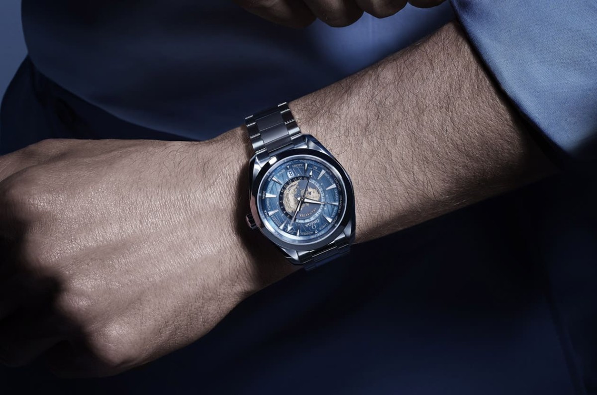 歐米茄海馬75周年必?cái)∏鍐巍赶娜账{(lán)色」面盤(pán)Aqua Terra世界時(shí)區(qū)出國(guó)超實(shí)用-復(fù)刻表